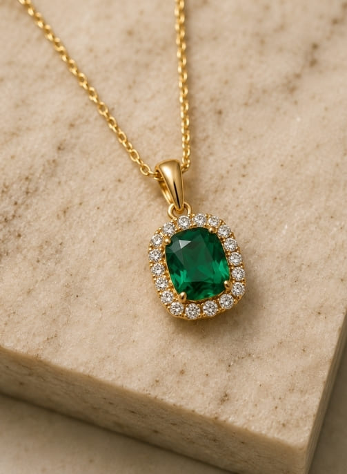 Oval emerald pendant necklace